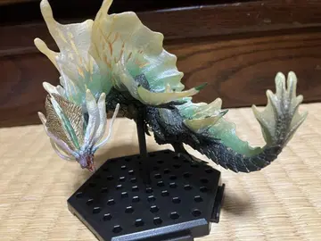 [ 새상품급 ] 아마츠마가츠치 몬스터 헌터 피규어