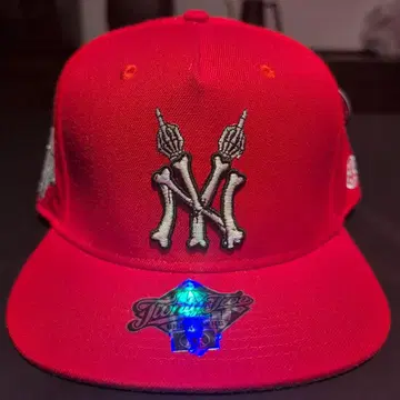 TWNTY TWO 스냅백 NY 뼈 로고 빨간색