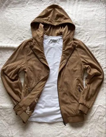 ZARA 베이지 스웨이드 재질 지퍼 후드 자켓 펀칭 가공