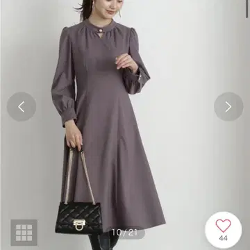PROPORTION 베이직 넥 포인트 플레어 원피스