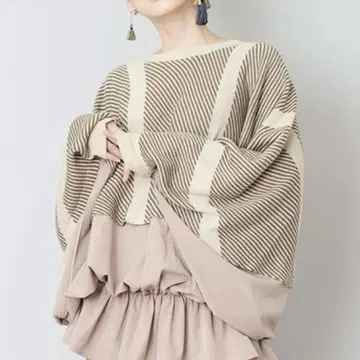 오즈모시스 자카드 니트 절개 돌먼 풀오버 시보리 베이지