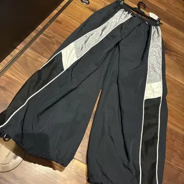 새상품 디폼 트랙 팬츠 / Deform Track Pants