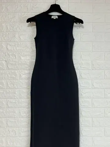 COS 슬리브리스 롱 원피스 EUR XS 블랙 스쿠버 소재