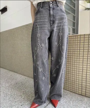 STUDS DETAIL STRAIGHT DENIM PANTS