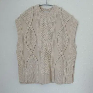 CLANE 클라네 / 3D CABLE SLIT KNIT VEST