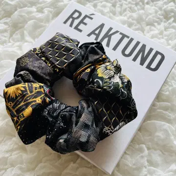 미사용품 RE AKTUND(리아크탄트) 패치워크 스크런치*BLACK*