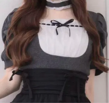 pium 라운드 프릴 초커 반팔 티셔츠