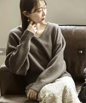 NOBLE 숏 V넥 풀오버 니트