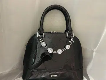 pium 비쥬 장식 모노그램 에나멜 미니백 블랙