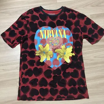 NIRVANA 하트 무늬 T셔츠 L 사이즈