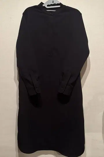 뮤닉 스탠다드 셔츠 원피스 블랙 컬러 세레모니