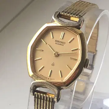 SEIKO 세이코 샤리오 쿼츠 가동품 팔각형 손목시계 골드