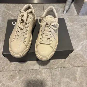 ECCO 베이지 스니커즈 25.5cm