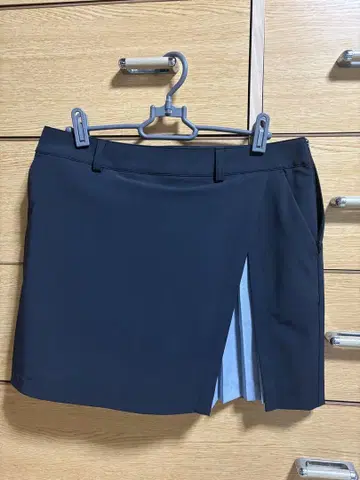 TaylorMade 블랙 골프 스커트