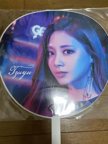 breakthrough 쯔위, 다현 부채