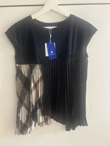 BLUE LABEL CRESTBRIDGE 슬리브리스 티셔츠 38