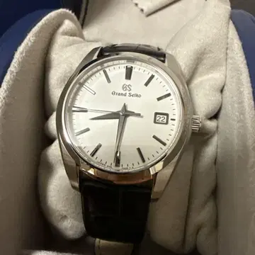 Grand Seiko 쿼츠 화이트 문자판 가죽 밴드 SBGX295