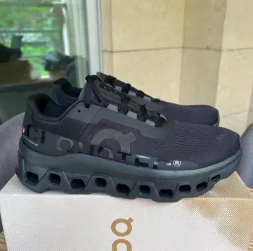 On 클라우드몬스터 블랙 러닝화 28cm
