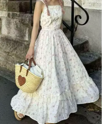 트리트 유어셀프 Floral vintage like dress