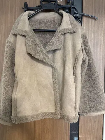 무스탕풍 베이지 자켓