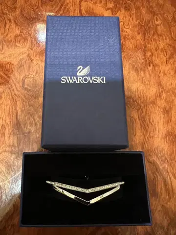 Swarovski V자형 크리스탈 팔찌