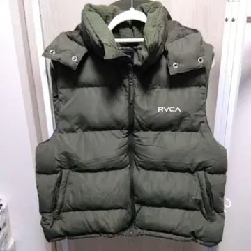 RVCA 올리브 다운 베스트 후드 부착