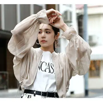 그레이지 벌룬 슬리브 시어 블루종