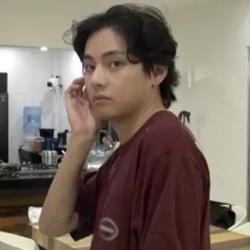 thisisneverthat btsv 태태 착용 T셔츠