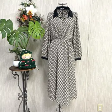 올리브 데 올리브 퍼프 슬리브 기하학 패턴 미디 원피스 F