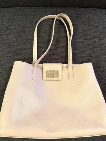FURLA 라이트 핑크 토트백 골드 금장 장식
