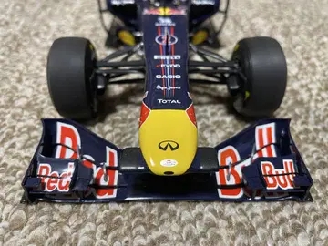 F1 레드불 RB7 1/18 스케일 웨버