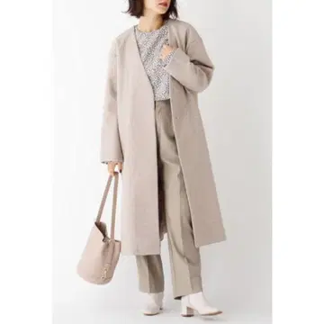 오파크 클립 v 노카라 코트