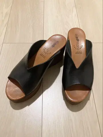 새상품급 tendenza 블랙 가죽 오픈토 샌들 37 이탈리아제