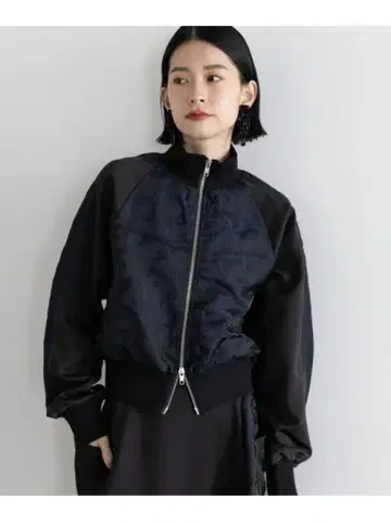 HARE 자카드 절개 저리 상의