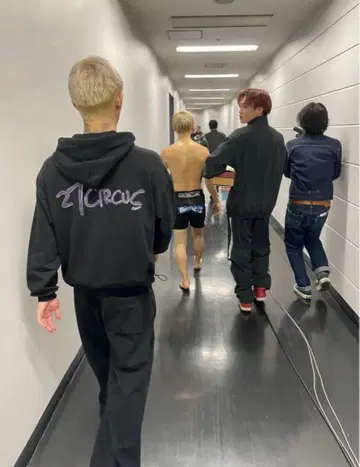 히라모토 렌 amnjx 27circus 셋업 맨투맨