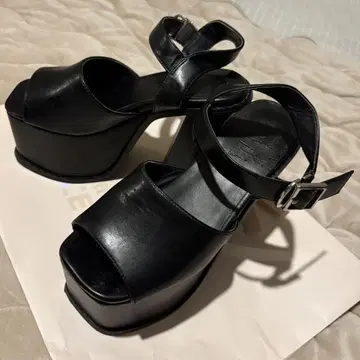 GYDA 블랙 플랫폼 샌들 S 사이즈