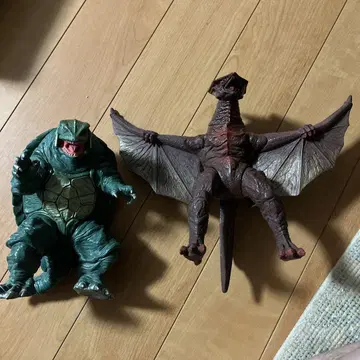 가메라, 가이오스 피규어 세트