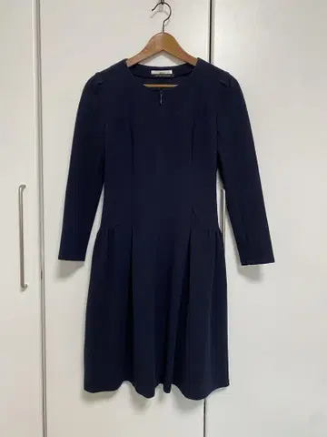 르네 네이비 긴팔 무릎 기장 원피스 새상품급