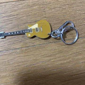 타카미자와 씨 기타 모양 키링