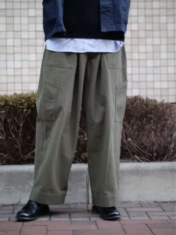 A.PRESSE USAF HEMMED BOTTOMS