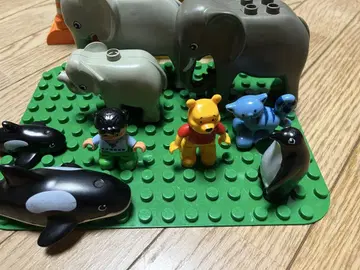 동물과 레고 블록 세트