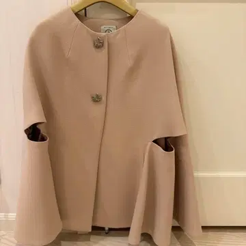 leur logette 베이지 케이프 코트 스완 브로치 포함