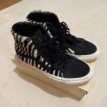 Vans Sk8-Hi 제브라 패턴 스니커즈 US 7.5