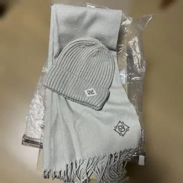 비퍼스트 니트 모자, 머플러
