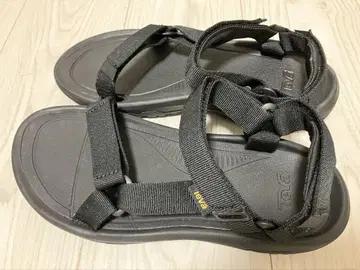 Teva 샌들