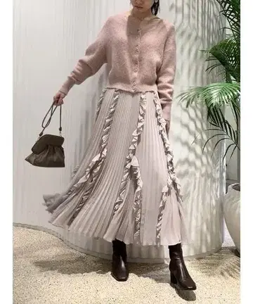 SNIDEL 시어 볼륨 플리츠 스커트 아이보리