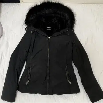 ZARA 블랙 다운 자켓 퍼 포함
