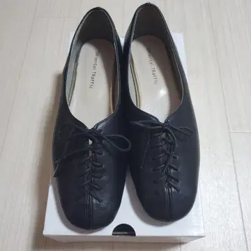 오리엔탈 트래픽 레이스업 스퀘어토 펌프스 38