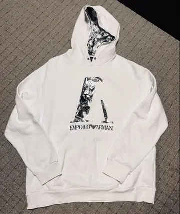 EMPORIO ARMANI 사자 패턴 후드티