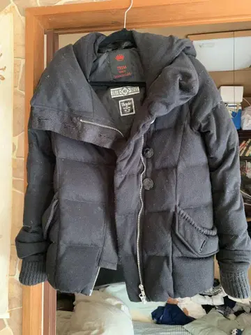 블랙 다운 자켓 후드 부착